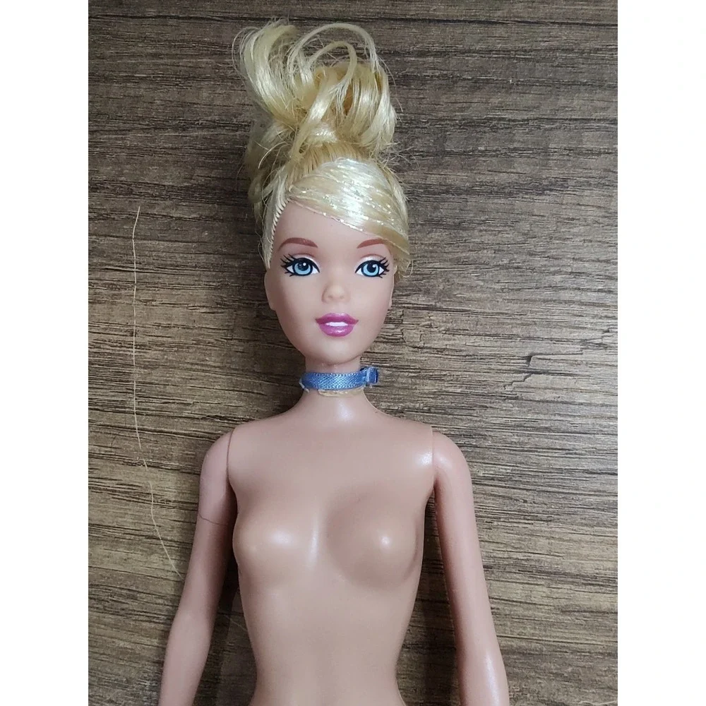 Mattel Disney Cinderella 1999 Indonesia Blonde Blue Eyes Choker Necklace NUDE